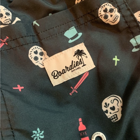 Boardies  size medium Skull Patterned gray Men's swim trunks - Picture 3 of 5